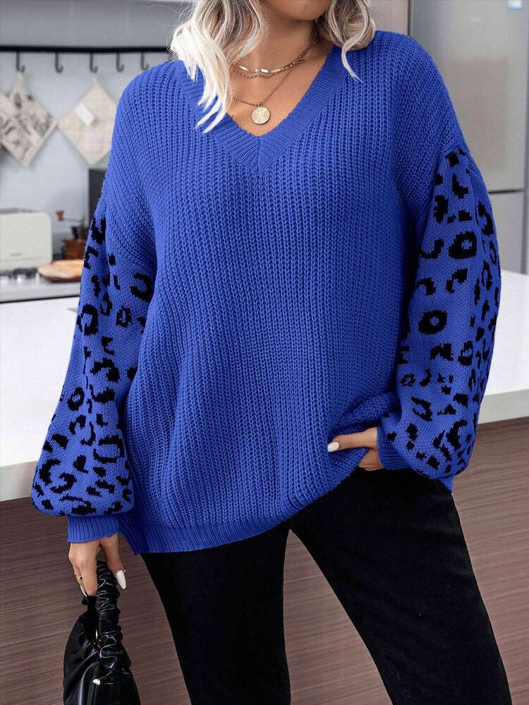 SHEIN Cottnline كنزة نسائية مقاس كبير بطبعة نمر وتصميم مرقع وأكتاف منسدلة كاجوال تقليدية سماوية من التسعينيات باللون الأزرق المغبر للخريف والمناسبات الرسمية والعطلات - الأزرق - مشاهدة 3