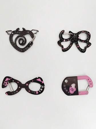 Anime 4 pièces Porte-clés aléatoire mignon avec oreilles de chat, pilule, lunettes en forme de cœur, nœud papillon. Charm de sac en acrylique contraste noir et rose Lolita Y2K. Clip de sac à dos avec étoile originale et motif en forme de cœur. Accessoires polyvalents et haut de gamme