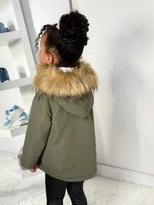 SHEIN Babygirl 休闲百搭军绿色仿皮草连帽夹克，秋冬 - 軍綠色 - 查看 2