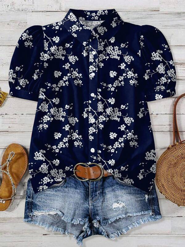 EMERY ROSE Summer Vacation Casual Minimalist Blue & White Floral All-Over Print Plus Size Women Fitted Collared Short Sleeve Shirt