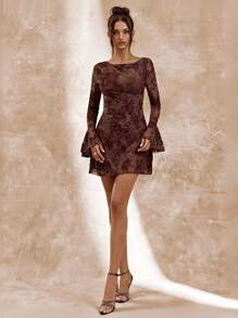 SHEIN BAE 秋冬纯棕色纹理 3D 玫瑰花植绒长袖紧身性感露背迷你连衣裙、优雅性感连衣裙、派对连衣裙、3D 花卉连衣裙、露背连衣裙 - 棕色 - 查看 6