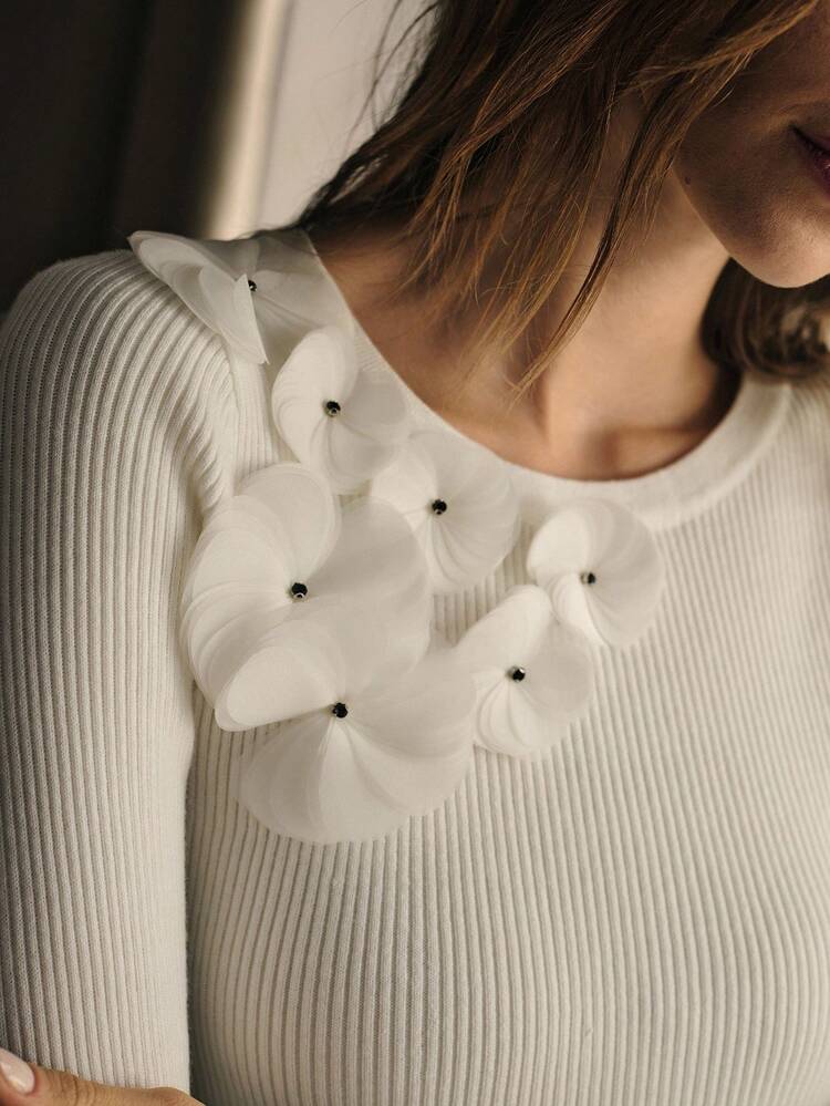 WOMEN'S AUTUMN/WINTER 3D FLORAL DECOR KNITTED SWEATER
