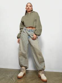 SUMWON WOMEN 超大号短款刺绣字母细节连帽衫休闲休闲秋冬都市街头风格原始下摆长袖无拉链套头衫 - 墨綠色 - 查看 4