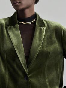 Ontre Giacca primaverile/estiva 2026, giacca da festa e San Valentino, blazer da donna, stile urbano moderno, colore verde tinta unita, tessuto in velluto morbido e confortevole, linea H morbida, blazer in velluto regular da donna, bavero a tacca, casual e da lavoro, con tasche, abbigliamento primavera/estate, abbigliamento da ufficio e professionale da donna, abbigliamento da palcoscenico, outerwear, urban chic elegante minimalista, blazer versatile e alla moda da donna - Verde - Visualizzare 8