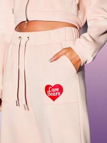 MISSGUIDED x Carebears 舒适慢跑高腰阔腿运动裤，全身印花家居服，可收藏卡通人物街头服饰 Y2K 裤子秋冬系列 - 粉色 - 查看 5