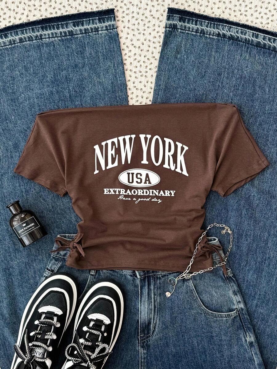 SHEIN Teen Girls' Casual Slant Shoulder Letter Print Cropped Ruched Hem Top, Street Style, Basic, Daily, Versatile, Sporty Fashion, Spring & Summer, Back To School Clothes Cropped T Shirt Brown Clothes For Teen Graphic Tees Teen Cropped T-Shirt New York Shirt Brown Graphic T-Shirt - Brown - View 1