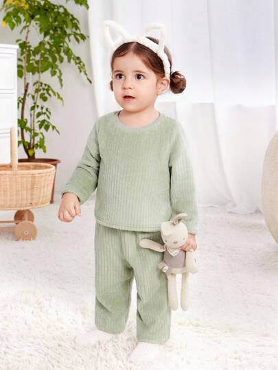 SHEIN Babygirl Fluffy Cute Green Long Sleeve Pajama Set, Autumn/Winter Baby Casual Sets Two Piece Toddler Set Baby Knitted Outfit Baby Set Autumn Winter Season Neutral Baby Clothes Unisex