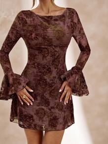 SHEIN BAE 秋冬纯棕色纹理 3D 玫瑰花植绒长袖紧身性感露背迷你连衣裙、优雅性感连衣裙、派对连衣裙、3D 花卉连衣裙、露背连衣裙 - 棕色 - 查看 7