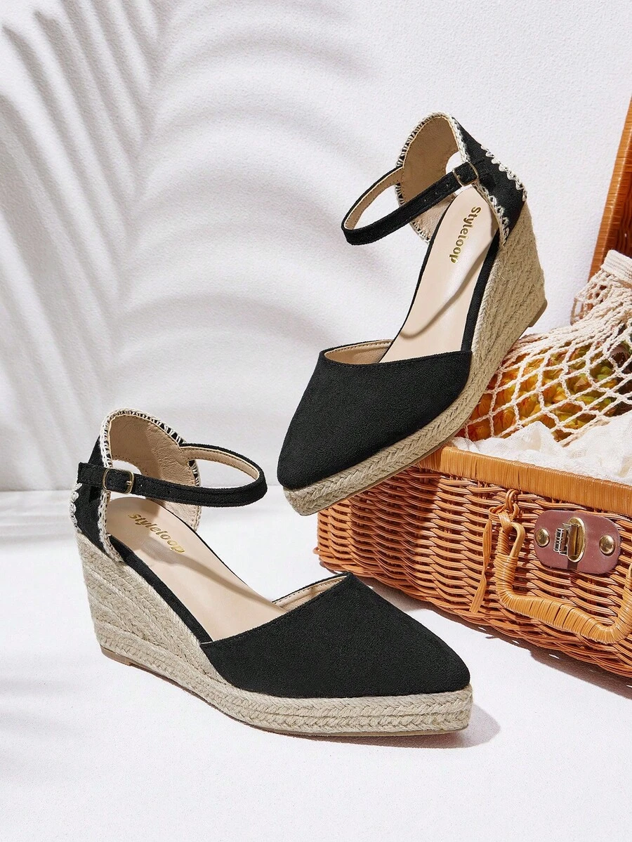 Styleloop Damen einfache Knöchelriemen Segeltuch Schuhe, elastisches Band für den Urlaub, Reißverschluss hinten, runde Zehenkappe mit Kunstleder, Cut Out Metallschnalle, schwarze gewebte Keilsandalen mit dicker Sohle, Urlaubs-Schuhe mit dicker Sohle - Schwarz - Übersicht 1