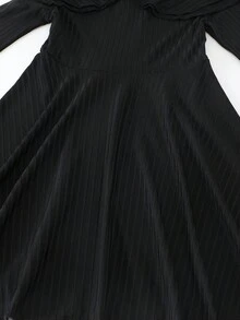 Robe noire pour préadolescentes, minimaliste élégante vintage à épaules dénudées avec double volant à l'ourlet, texture en maille, robe courte à manches longues ajustée. À porter avec une veste, vêtements d'automne - Noir - Voir 10