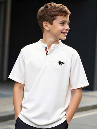 SHEIN Tween Boy's Summer Collegiate Style Stand Collar Short Sleeve Embroidered Horse Polo Shirt