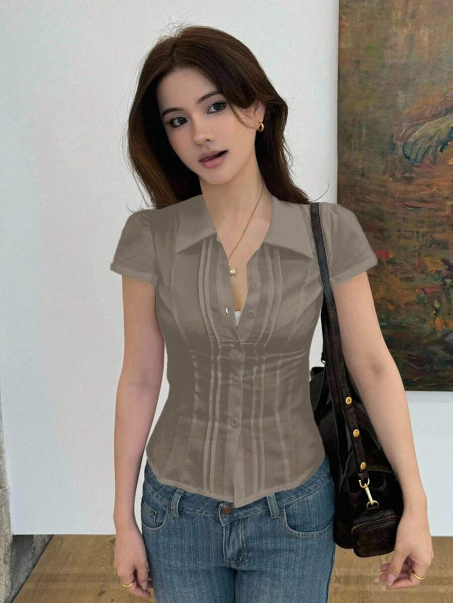 DAZY 纯色翻领修身短袖女式衬衫 - 卡其色 - 查看 1