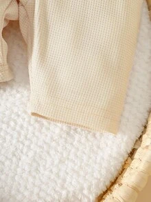 SHEIN 新生儿杏色华夫格圆领长袖刺绣彩虹图案搭配同色裤子两件套，适合男孩女孩，休闲风格 - 杏色 - 查看 4