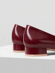 MOTF PREMIUM 女士简约商务链条装饰低跟粗跟鞋 - 酒紅色 - 查看 6