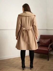 Chikora Chaqueta gruesa con cuello de piel sintética elegante para mujer de talla grande