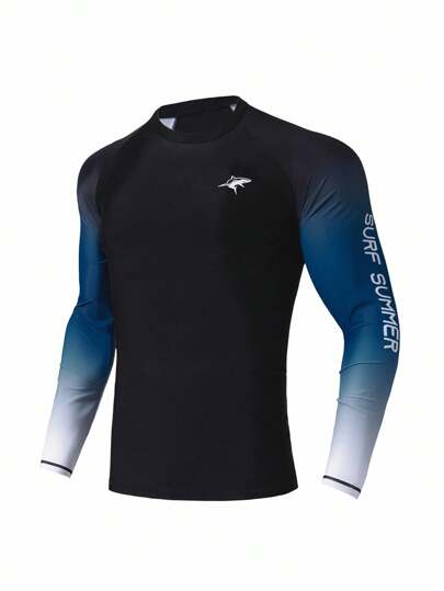 Manfinity KASUA Camiseta de manga larga tipo rashguard con cuello redondo y estampado de letras degradado para hombres, camisa de natación, camisa de surf de manga larga para hombres