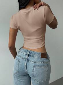 SHEIN BASICS 休闲纯色V领短袖修身女式T恤 - 摩卡棕 - 查看 3