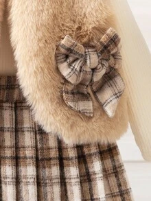 Elladie kids 三件套时尚女童套装，包括带蝴蝶结的毛绒背心、条纹针织上衣和格子百褶裙，适合秋冬季节穿着。 - 杏色 - 查看 6