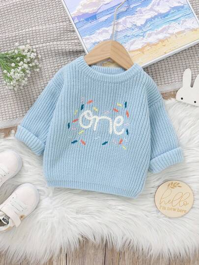 Souflis Souflis Himmelsblå broderad pullovertröja, rund halsringning långärmad, mode minimalistisk mångsidig design babyblå stickad tröja babypojke första födelsedagströja baby ettårströja babypojke stickad tröja babypojke ljusblå tröja födelsedagströja födelsedagspresent babypojkar vinterkläder babypojkar höstkläder babypojkar höstoutfits baby enfärgad stickad tröja stickade babykläder ljusblå babypojke tröja