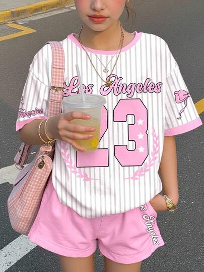 SHEIN Leap Crew 2 件套青少年女孩休闲闪光条纹蝴蝶结字母和篮球印花宽松圆领短袖 T 恤和休闲短裤，适合夏季，凉爽