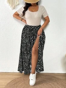 SHEIN Frenchy Conjunto de 2 piezas de blusa de manga corta de unicolor y falda estampada talla grande - Negro - Ver 3