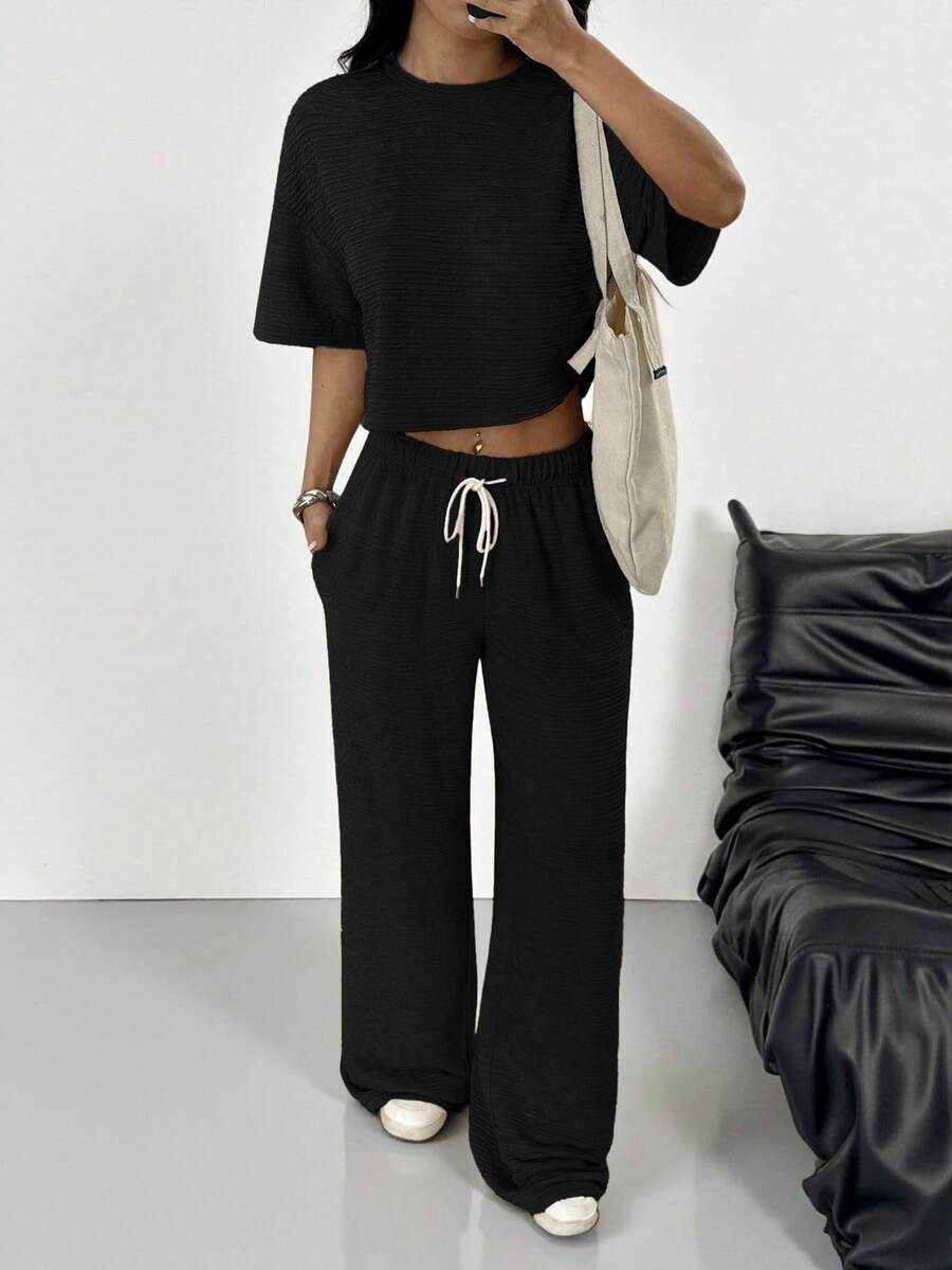 SHEIN EZwear 2件組女款休閒街頭風黑色針織T恤與抽繩長褲套裝,舒適舒適健身夏季機場居家休閒 - 黑色 - 查看 1
