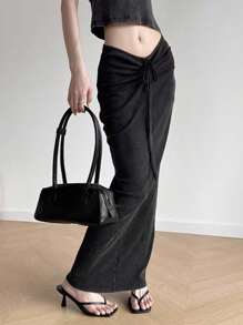 Modelyn تنورة كاجوال حفلات مصممة بسحاب للنساء، أزياء عصرية، كاجوال، وملابس رياضية للخريف. تنانير الخريف. قماش مطاطي فائق المطاطية مريح وناعم، مثالي لقمصان النساء. بنطلونات للعودة إلى المدرسة. - الأسود - مشاهدة 1