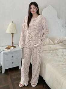 Dazy Plus 两件套加大码女式豹纹抓绒宽松上衣和裤子睡衣套装，保暖内衬，适合秋冬季穿着 - 卡其色 - 查看 7