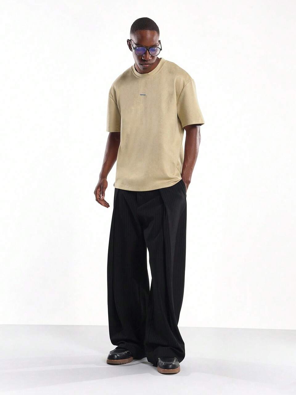 Relaxed Fit Basic Tee With Small Metal Badge