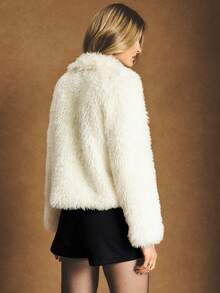 Poéselle 秋冬女士长袖纽扣领仿皮草优雅夹克 - 杏色 - 查看 3