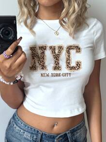 SHEIN EZwear 休闲时尚豹纹印花和字母图案圆领短袖短款修身女式 T 恤，34% 棉 - 白色 - 查看 8