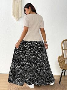 SHEIN Frenchy Conjunto de 2 piezas de blusa de manga corta de unicolor y falda estampada talla grande - Negro - Ver 2
