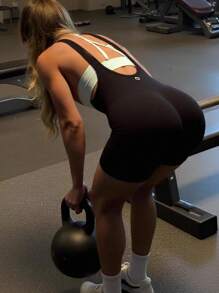 Innovista 无缝健身套装 运动 秋季 速干 日常 休闲 瑜伽 普拉提 高强度间歇训练 跑步 骑行 运动服 印花文胸和连体裤 内置文胸 可拆卸胸垫 收腹 压缩 有氧运动 拳击 骑行 户外运动 健康 TT 爆款 IG Reels FYP INSTA OOTD Y2K风格 节日必备 北极光 黑绿 职场妈妈 健身套装 两件套 运动实用时尚，绑带设计，超无缝 - 黑色 - 查看 6