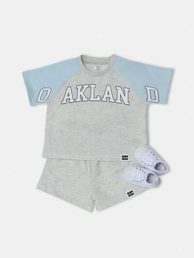 Ensemble t-shirt et short à manches raglan avec logo universitaire d'Oakland