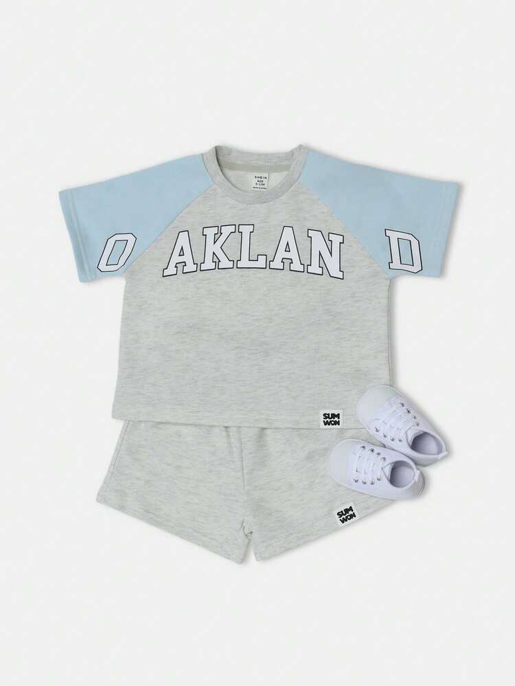Oakland Varsity – Set aus T-Shirt und Shorts mit Logo und Raglanärmeln