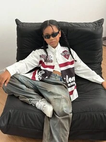 Tween 女童休闲英伦徽章印花立领长袖衬衫，宽松百搭，立领设计凸显颈部线条，正面和背面印花展现个性化街头风格，适合运动和街头服饰 - 白色 - 查看 6