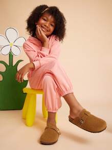 Mini mi #QuietLuxury Sepatu Bakiak Anak Minimalis Gold Locker dengan Alas Kaki Gabus Warna Cokelat Tua – Desain yang Menyenangkan, Dukungan Lengkungan Kaki & Gaya yang Cocok untuk Pantai dan Taman - Coklat - View 2