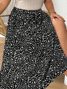 SHEIN Frenchy Conjunto de 2 piezas de blusa de manga corta de unicolor y falda estampada talla grande - Negro - Ver 7
