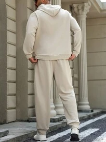 Manfinity Homme 男士加大码休闲通勤日常百搭字母压花插肩袖连帽衫和运动裤套装，秋季服装