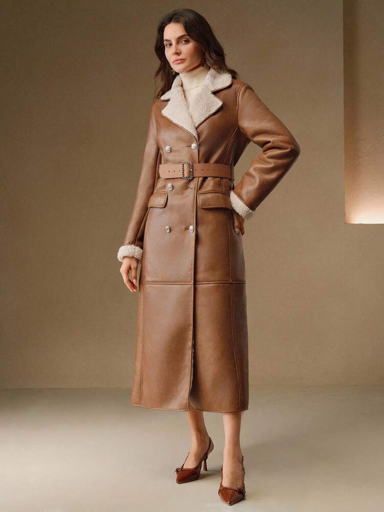 Casaco Longo de Gola de Pele Sintética Marrom e Bege de Abotoamento Duplo com Cinto, Elegante e Premium, Outono/Inverno