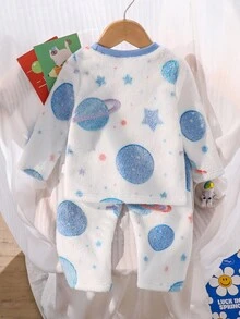 男婴睡衣，蓝色星球法兰绒印花长袖上衣和裤子两件套柔软舒适睡衣套装，秋冬 - 藍色 - 查看 2