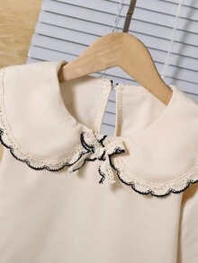 少女甜美可爱长袖彼得潘领卫衣搭配杏色喇叭裤套装，时尚简约通勤秋冬