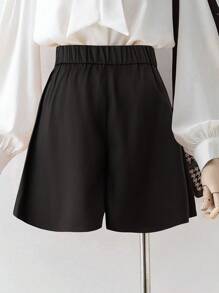 SHEIN Tall CURVE 加大码纯色阔腿优雅褶皱修身百搭短裤 - 黑色 - 查看 2