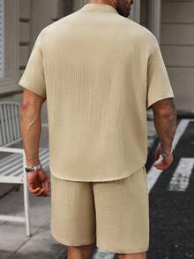 Manfinity Homme Conjunto de camisa casual de verano de manga corta raglán de unicolor y tela texturizada para hombres de talla grande - Caqui - Ver 5