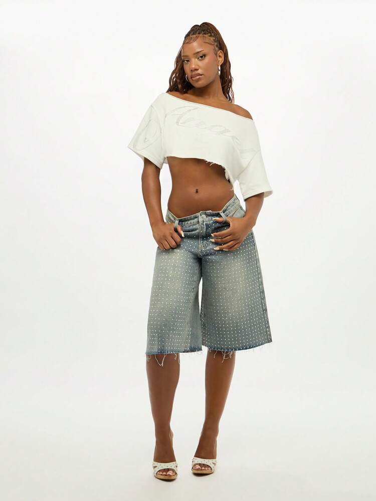 SUMWON WOMEN Schulterfreies Crop-Top mit Strass-Logo