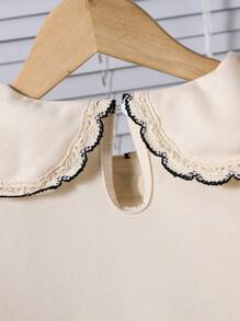 少女甜美可爱长袖彼得潘领卫衣搭配杏色喇叭裤套装，时尚简约通勤秋冬