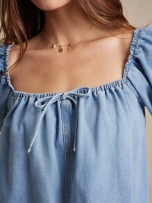 WESTFADE 方领蝴蝶结前褶 A 字形棉混纺牛仔短款泡泡袖上衣夏季海滩度假西部波西米亚牛仔风格早午餐 - 淺色水洗藍 - 查看 4