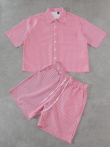 Manfinity EMRG 男士条纹短袖衬衫和短裤套装，衬衫有胸袋，配套条纹短裤有松紧腰带和侧袋，超大宽松版型，休闲街头风格，适合年轻男士，男朋友/丈夫礼物，情侣装男士条纹两件套男士条纹套装男士夏季套装男士条纹短款套装2件套男士短款套装 - 彩色 - 查看 1