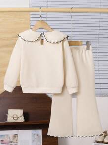 少女甜美可爱长袖彼得潘领卫衣搭配杏色喇叭裤套装，时尚简约通勤秋冬