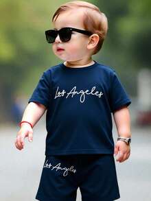 GraphicGems 2件套男婴休闲时尚创意字母标语印花短袖T恤和短裤套装，蓝色男婴街头风，洛杉矶男婴服装，海军蓝男婴套装，深蓝色男婴套装，洛杉矶男婴套装 - 藏蓝色 - 查看 2